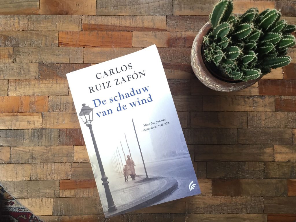 Recensie: De schaduw van de wind van Carlos Luiz Zafón - Bookbarista.nl