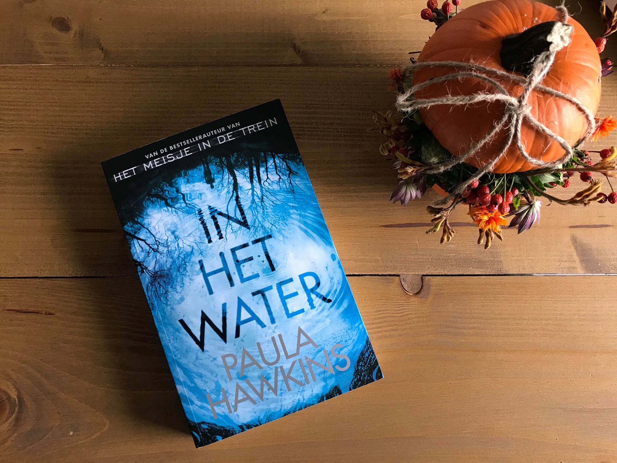 In het water van Paula Hawkins Recensie by Book Barista